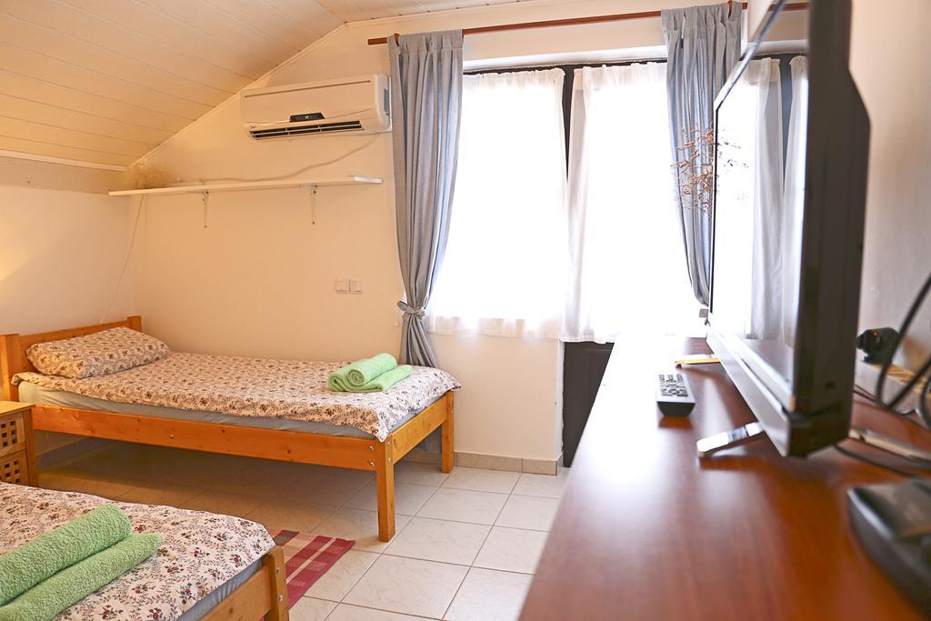 Apartments Mira Gornji Karin Exterior photo